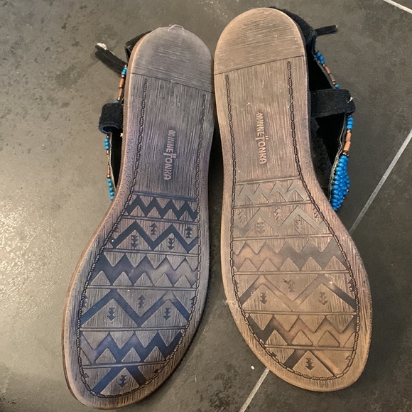 Minnetonka women’s thong beaded sandal - Picture 6 of 7